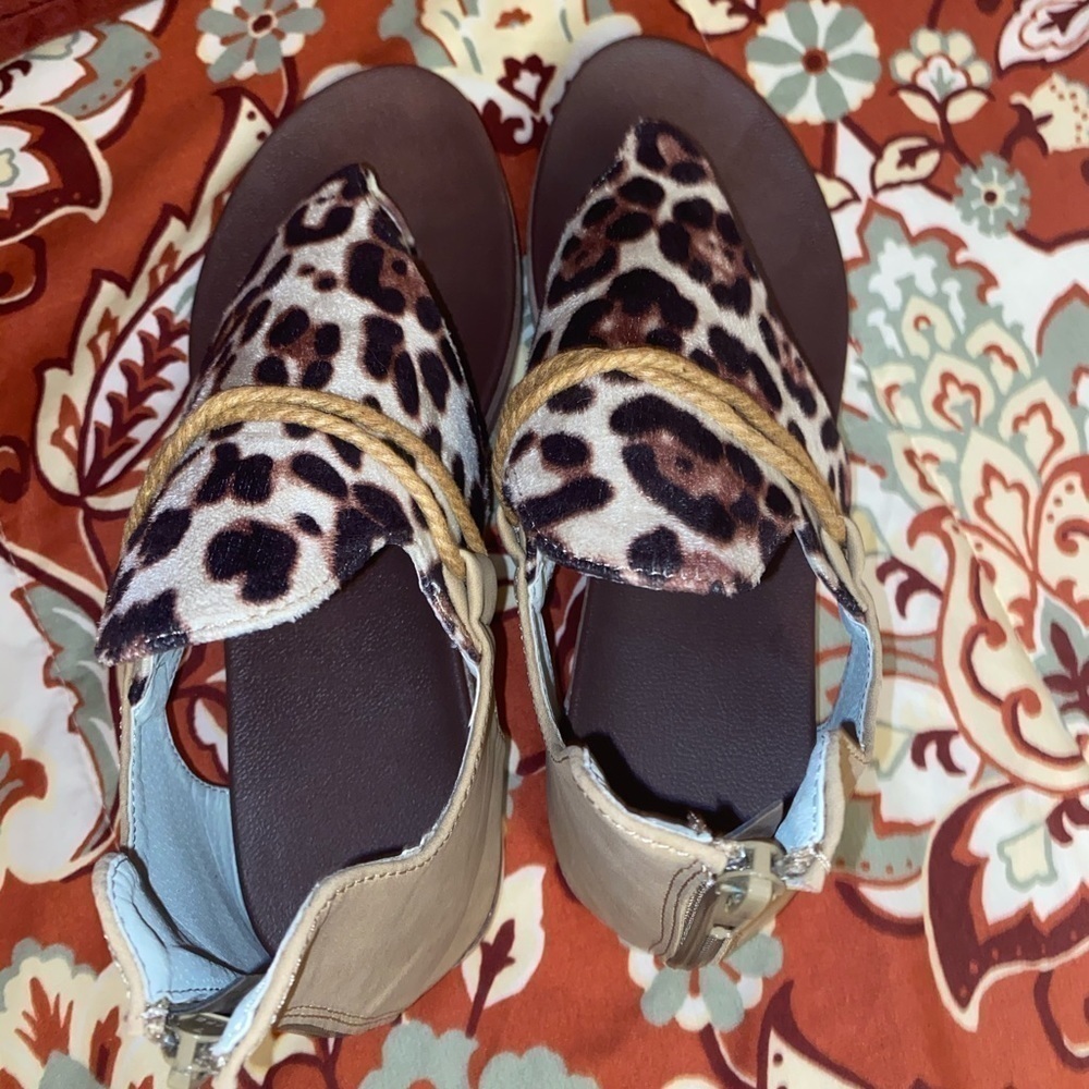 Sandals - Picture 4 of 7